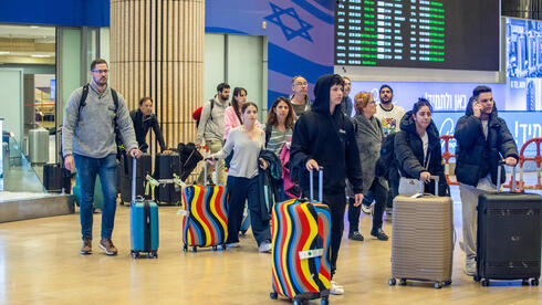 נוחתים בטיסות חילוץ בנתב"ג