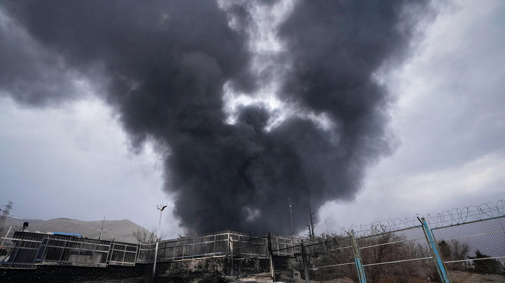 עשן בשמי טהרן