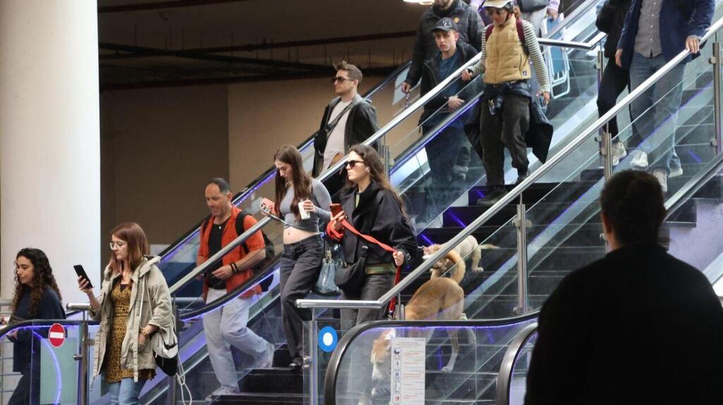 יורדים למקלט בתל אביב