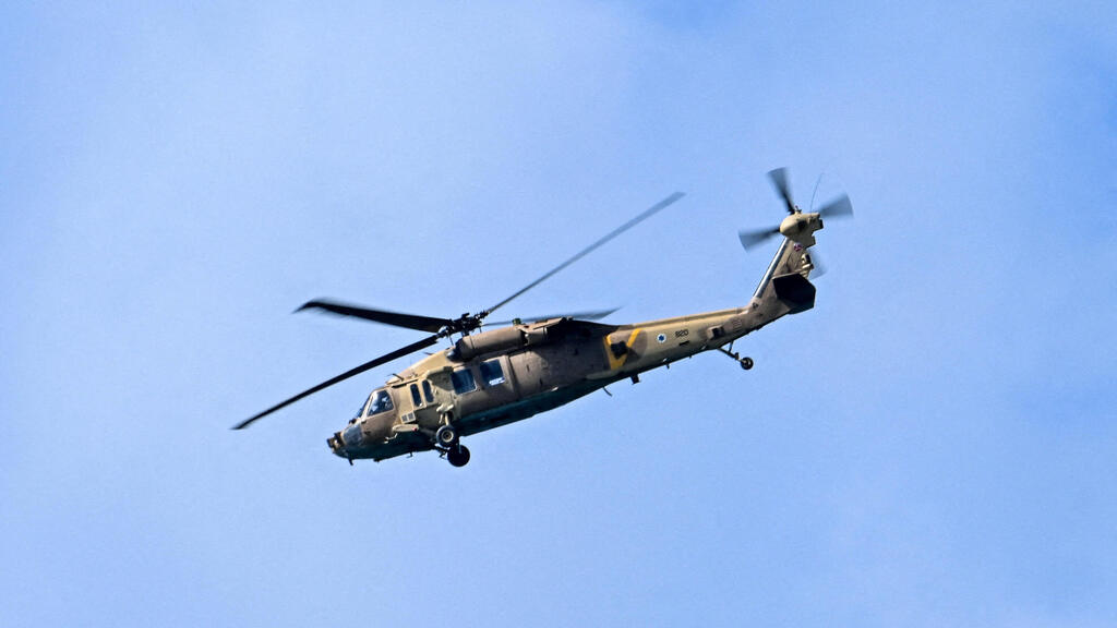 מסוק בלאק הוק מעל תל אביב