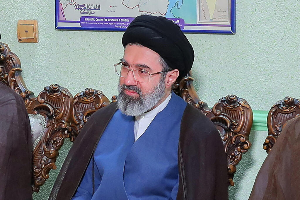 Mojtaba Khamenei (Photo: KHAMENEI.IR / AFP) מוג'תבא חמינאי