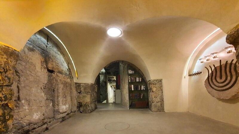 The ancient cave near the Western Wall (Photo: Western Wall Heritage Foundation) המערה העתיקה ליד הכותל