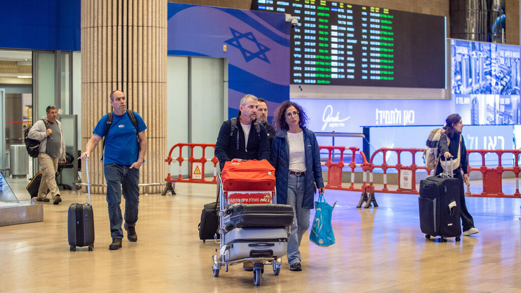 נוחתים בטיסות חילוץ בנתב"ג