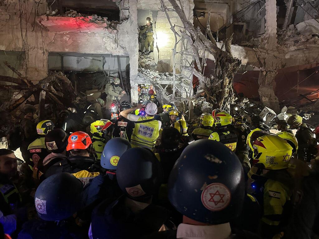 Волонтеры МАДА на месте падения иранской ракеты 