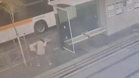 שדד קשישה והטריד מינית שוטרת - תיעוד מסדרת אירועי האלימות שביצע החשוד