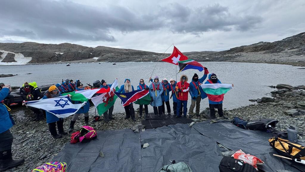 משוגעים לדבר מכל העולם - שני עם דגל ישראל
