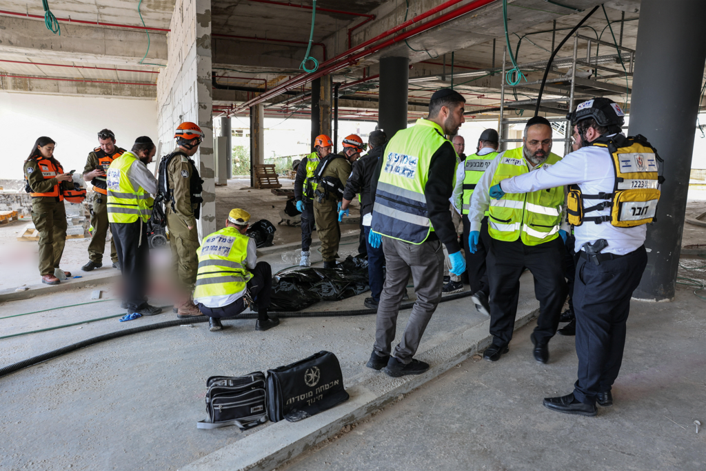 אתר הבנייה שנפגע מנפילת רסיס ביהוד