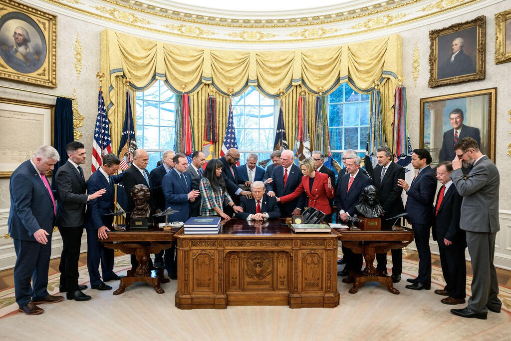 US President Donald Trump gathers evangelical leaders in Oval Office prayer as US war with Iran escalates 