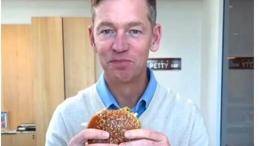 סרטון טעימה של ביג מק של מקדונלדס