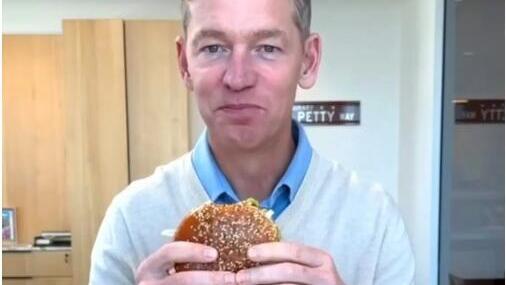 סרטון טעימה של ביג מק של מקדונלדס