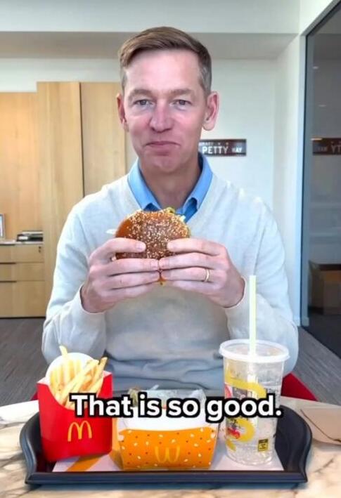 Big Mac tasting video (Photo: McDonald’s advertisement) סרטון טעימה של ביג מק של מקדונלדס