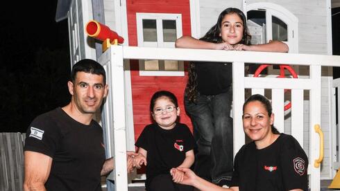 אבי ומעיין נסריאצ'י ובנותיהם