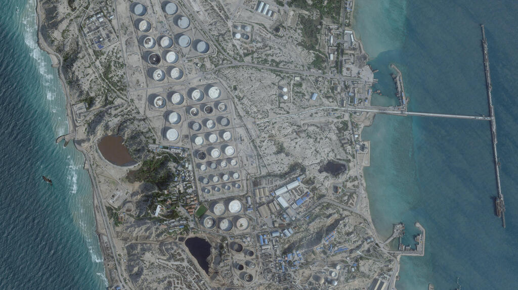 "אי הנפט" חארג, לפני התקיפות האמריקניות