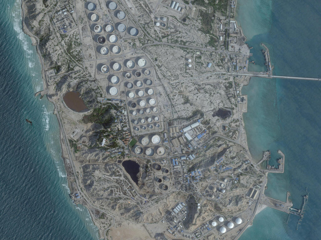 Остров Харк, фото из космоса (Фото: 2026 Planet Labs PBC/Handout via REUTERS ) מסוף הנפט באי ח'ארג