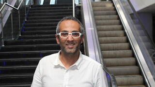 תומר חולצה לבנה 