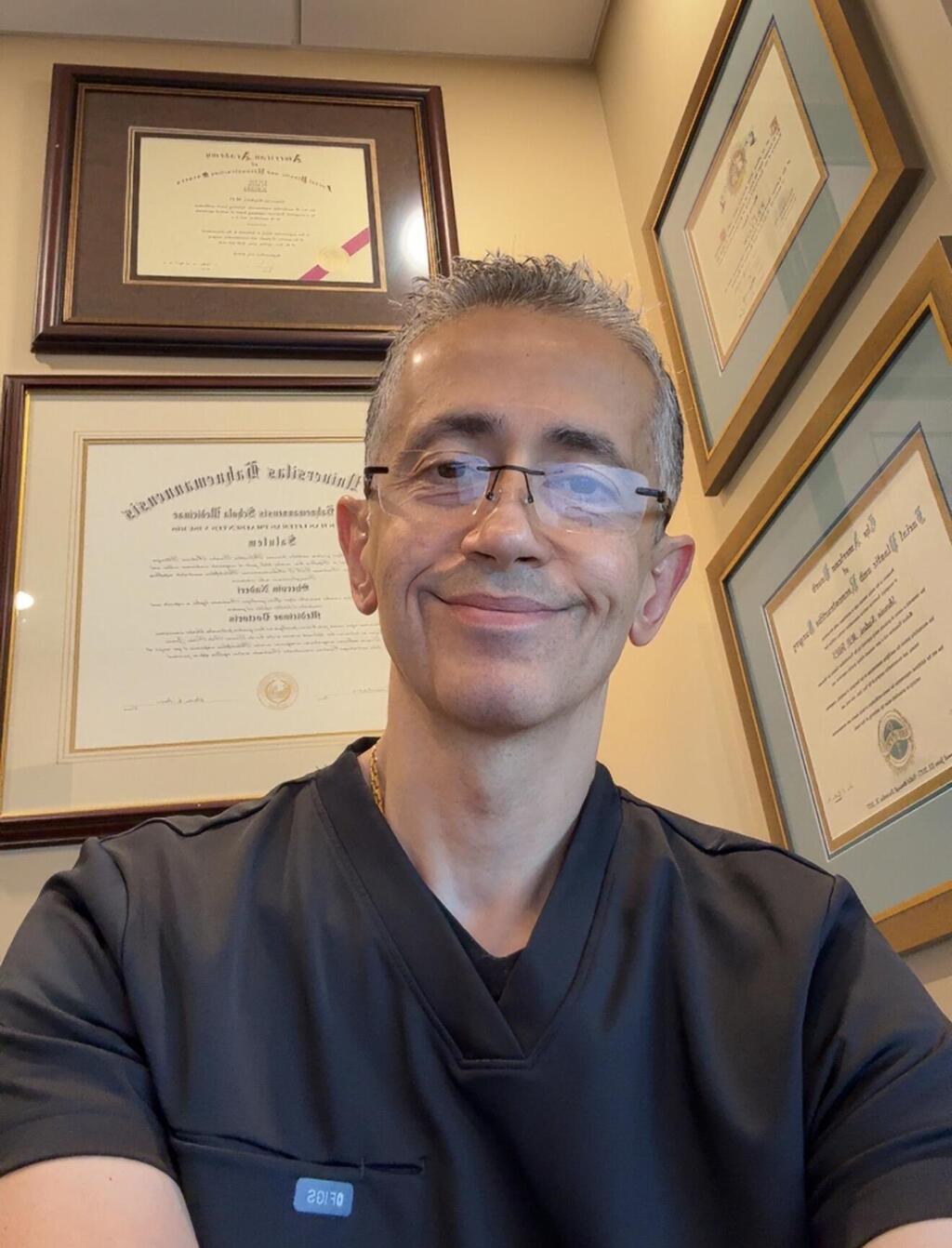 ד"ר שרווין נדרי, פלסטיקאי, ארה"ב