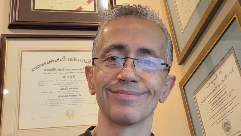 ד"ר שרווין נדרי, פלסטיקאי, ארה"ב