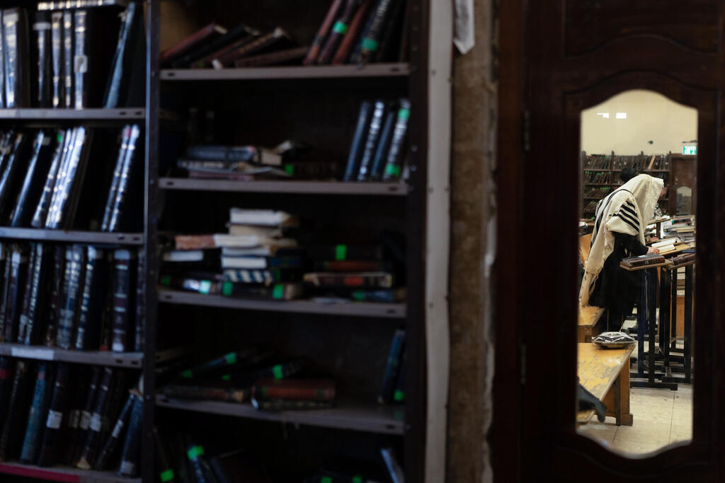 ישיבת פוניבז' בבני ברק