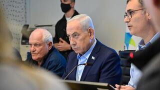 ראש הממשלה בנימין נתניהו בביקור בחמ״ל הבריאות הלאומי במסגרת מבצע שאגת הארי