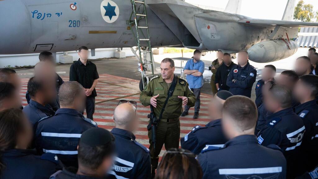 הרמטכ״ל לטכנאים בבסיס תל נוף: ״המכונה האופרטיבית הזאת של חיל האוויר לא יכולה לעצור, היא צריכה לעבוד כל הזמן - אני בטוח בחיל האוויר, אני בטוח בצה״ל, שידע לנוע קדימה בעוצמה גדולה״