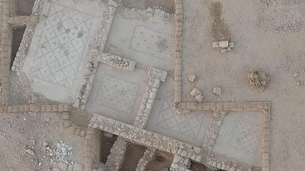 אגף הפסיפסים צמוד לכנסייה בניצנה