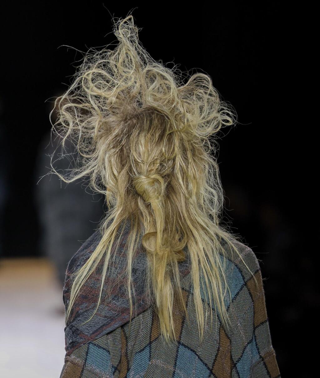 שיער מבולגן תצוגה יוז'י ימאמוטו