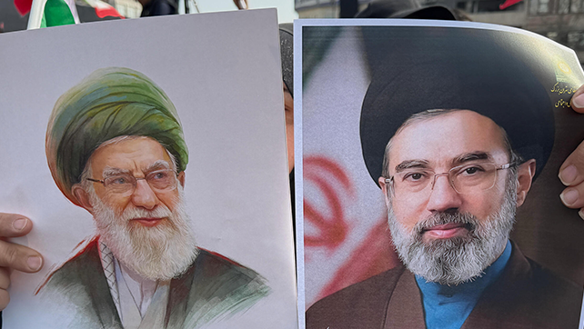 חגיגות מינוי מוג'תבא חמינאי למנהיג העליון