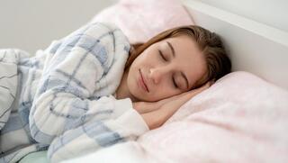 אישה בפיג'מה