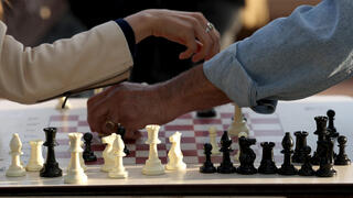 משחק שחמט במהלך פסטיבל קאן בצרפת, 2025