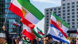 דגל ישראל עם דגלי איראן בתקופה השאה