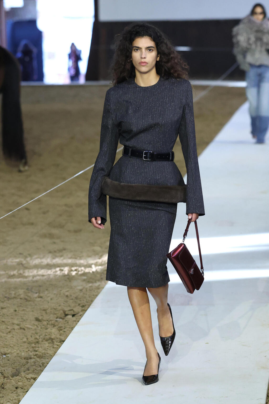 סאן מזרחי לסטלה מקרטני, תצוגת סתיו-חורף 2026-27 בשבוע האופנה בפריז