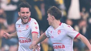 שחקני תון חוגגים מול יאנג בויז