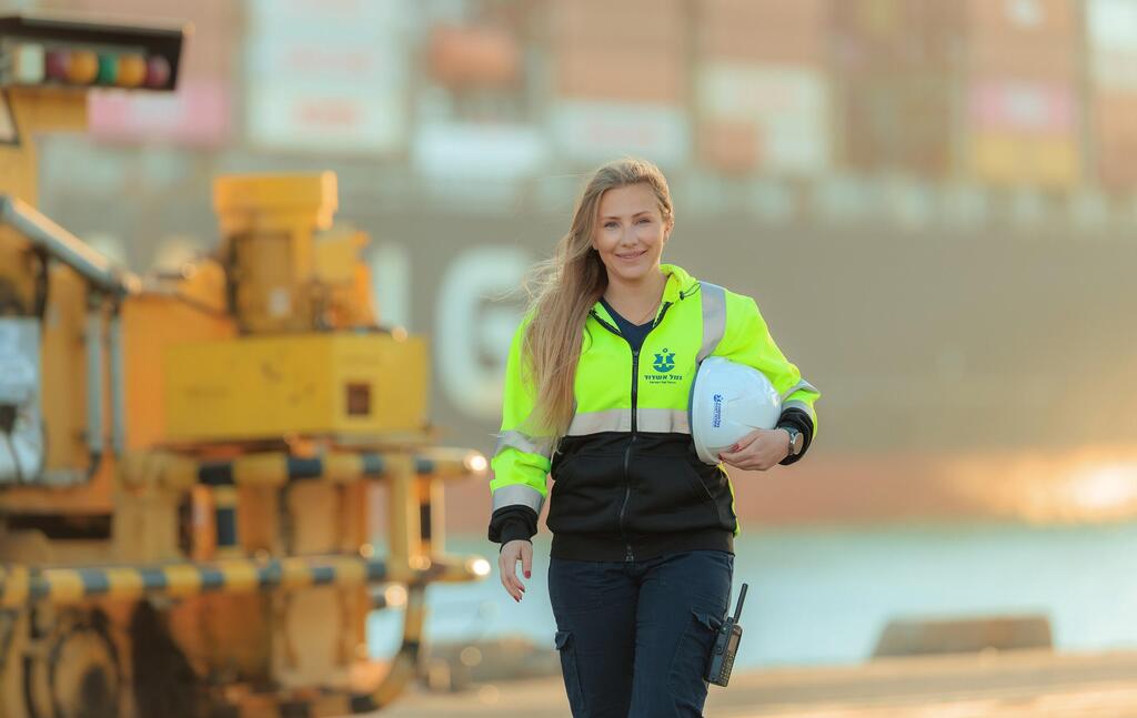 'We work even between the sirens' Elizabeth Feldman (Photo: Oz Shechter) אליזבת פלדמן נמל אשדוד