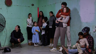 מקלט בתל אביב בשעת אזעקה במהלך ימי שאגת הארי