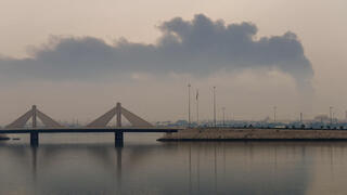 מוחארק בחריין עשן תקיפה איראנית של  מכלי נפט