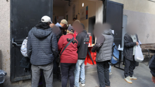 דווקא עכשיו - דרי הרחוב הפכו לשקופים מאי פעם