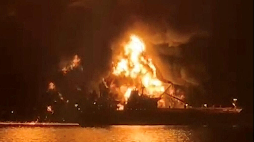 ספינה בוערת בעיראק