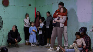 מקלט בתל אביב בשעת אזעקה במהלך ימי שאגת הארי