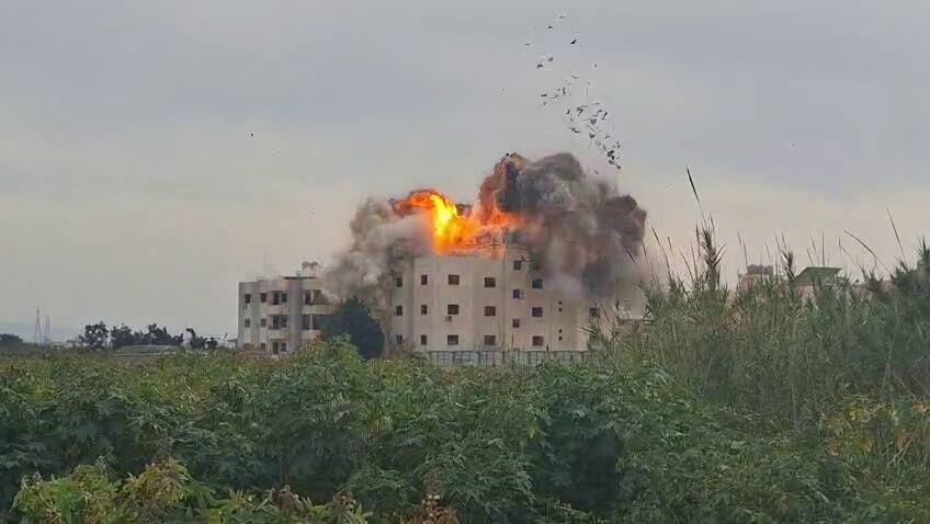 A strike in the Tyre area תקיפת בניין באל-עבאסיה שבאזור צור