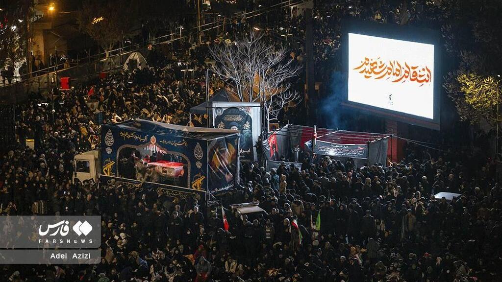 מאירוע הפרידה ממפקד משמרות המהפכה המחוסל מוחמד פאקפור שהתקיים באראכ הלילה. הבוקר הוא יקבר, במקביל לאירועי יום ירושלים האיראני במדינה