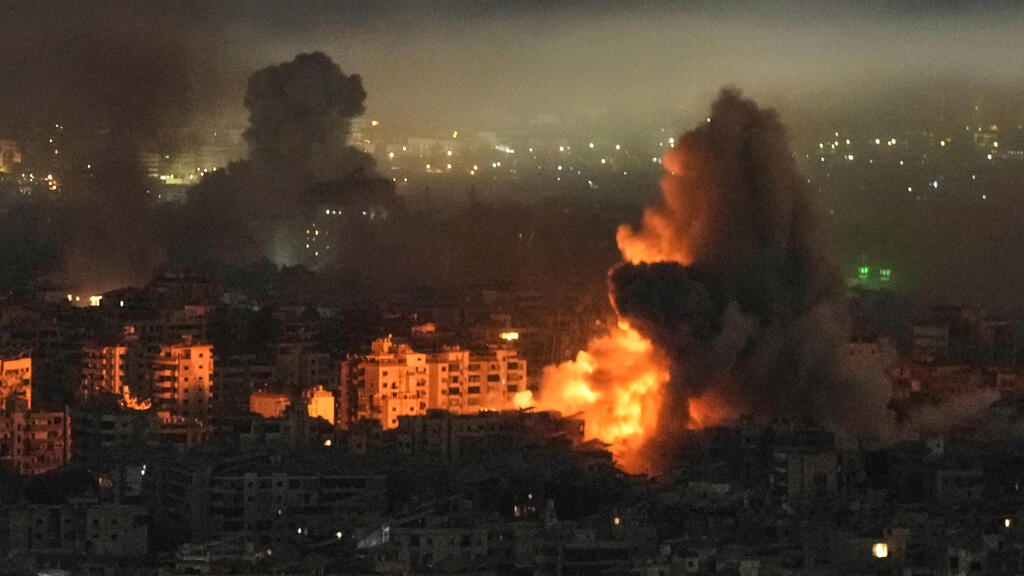 Удар по Бейруту (Фото: Bilal Hussein/AP - архив) תקיפה ישראלית בדאחייה