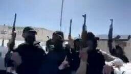 תיעוד מחאן יונס: שיירת מחבלי חמאס עם נשקים שלופים