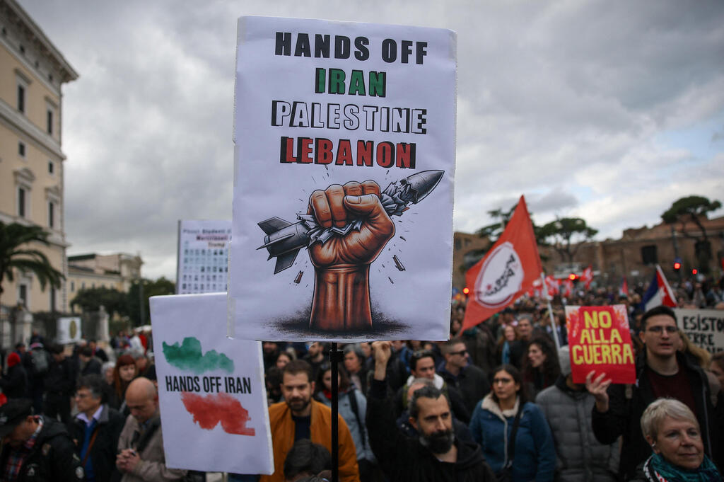 Demonstration against Israel and the US and against the war on Iran in Rome (Photo: Francesco Fotia/Reuters) הפגנה נגד ישראל וארה"ב ונגד המלחמה ב איראן ב רומא איטליה