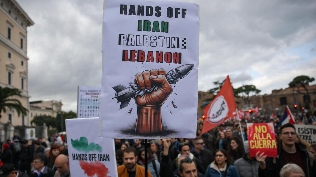 Protest against Israel and the United States and the war in Iran in Rome, Italy (Photo: REUTERS/Francesco Fotia) הפגנה נגד ישראל וארה"ב ונגד המלחמה ב איראן ב רומא איטליה