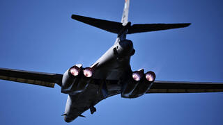 מפציץ אסטרטגי מדגם B-1 לנסר של ארה"ב ממריא מבסיס פיירפורד ב  בריטניה לקראת תקיפה ב איראן