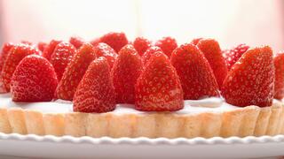 טארט תותים בשמנת