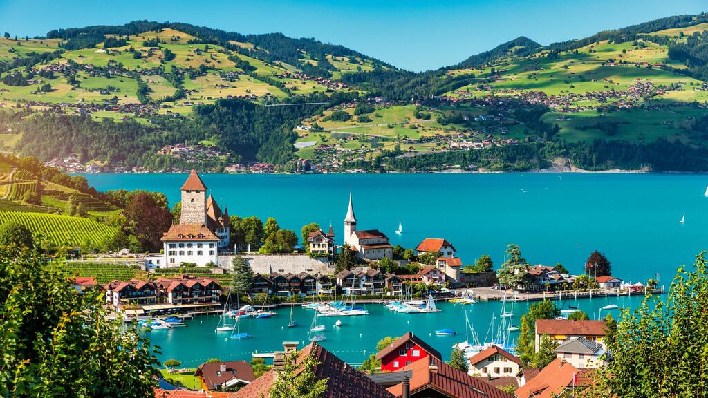 Switzerland (Photo: DaLiu, Shutterstock) המדינה השלווה בעולם?
