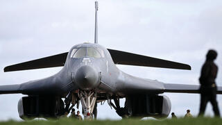 מפציץ B-1 Lancer של צבא ארה"ב בבסיס פיירפורד בבריטניה