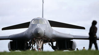 מפציץ B-1 Lancer של צבא ארה"ב בבסיס פיירפורד בבריטניה