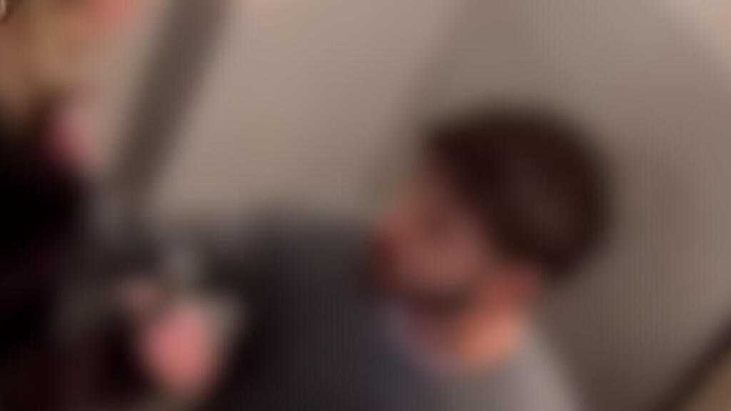 אזרח מונע באלימות מעוברי אורח להיכנס למקלט